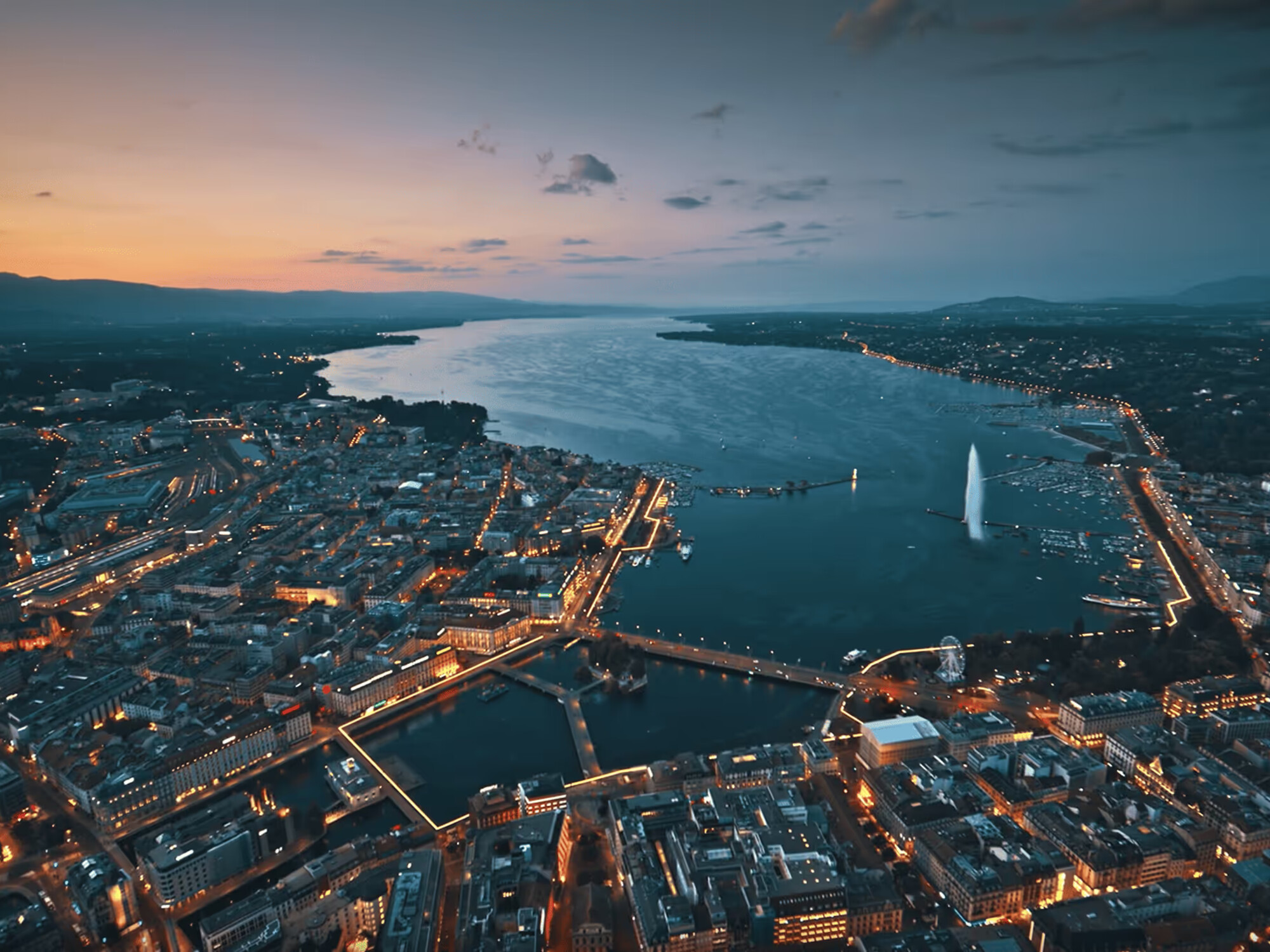 Genf und der Genfersee in der Dämmerung, aus der Luft für den Geneva Summit 2026 fotografiert (Foto: © The Big Whale, Offizielles Veranstaltungsfoto)